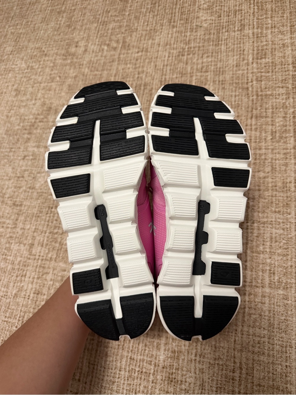 On Cloud Sneakers NWOT - Picture 3 of 4